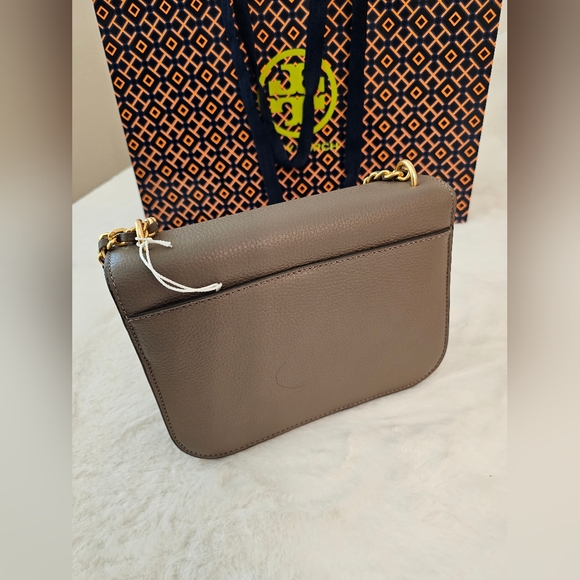 BRAND NEW! TORY BURCH BRITTEN ADJUSTABLE SHOULDER/CROSSBODY BAG & CARD CASE BUND - Picture 4 of 16